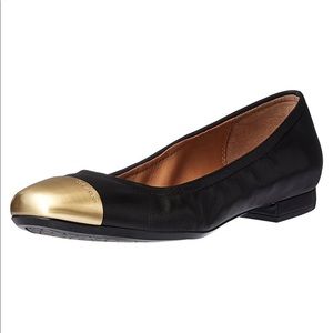 CALVIN KLEIN Kiana Gold Toe Black Flats Size 8